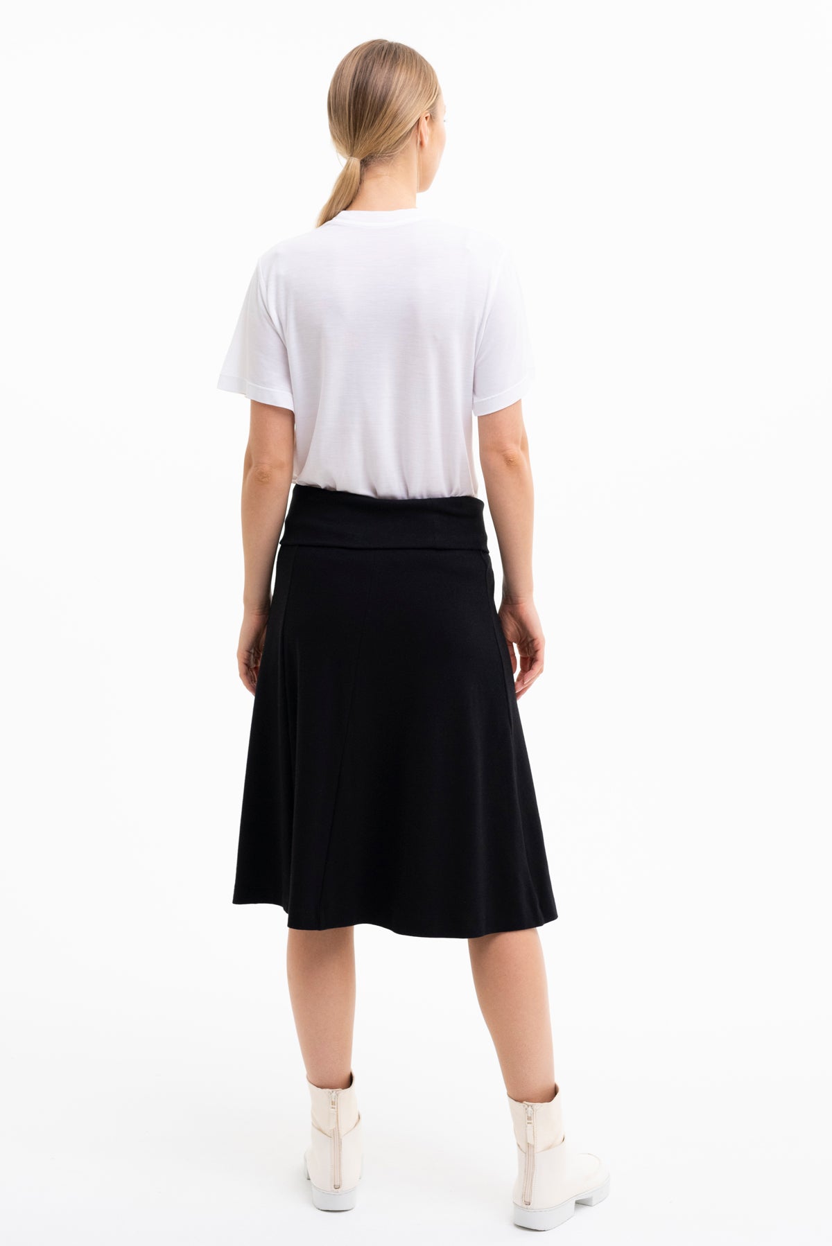 CREW NECK T-SHIRT | lyocell cream, black or white