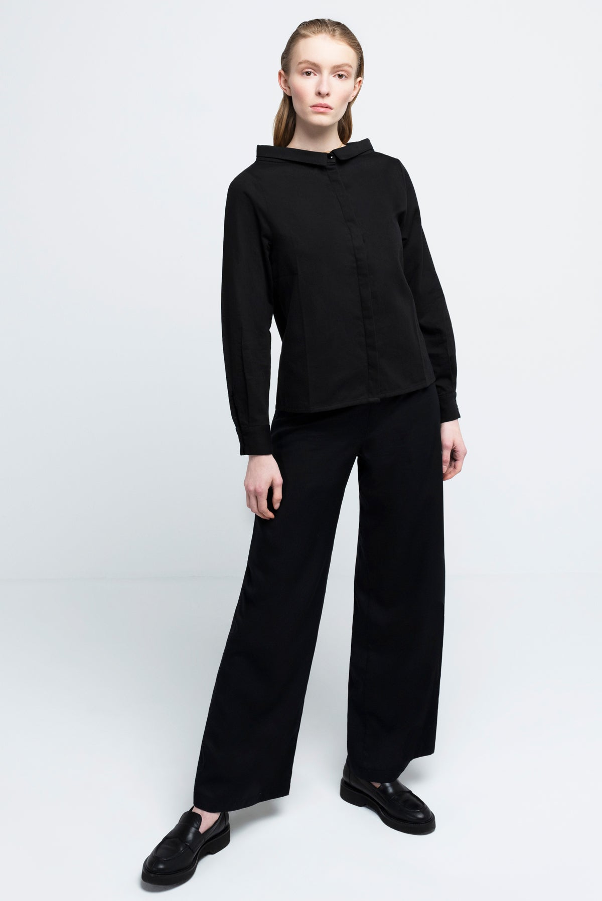 BLOUSE U-BOAT NECKLINE | cotton satin black