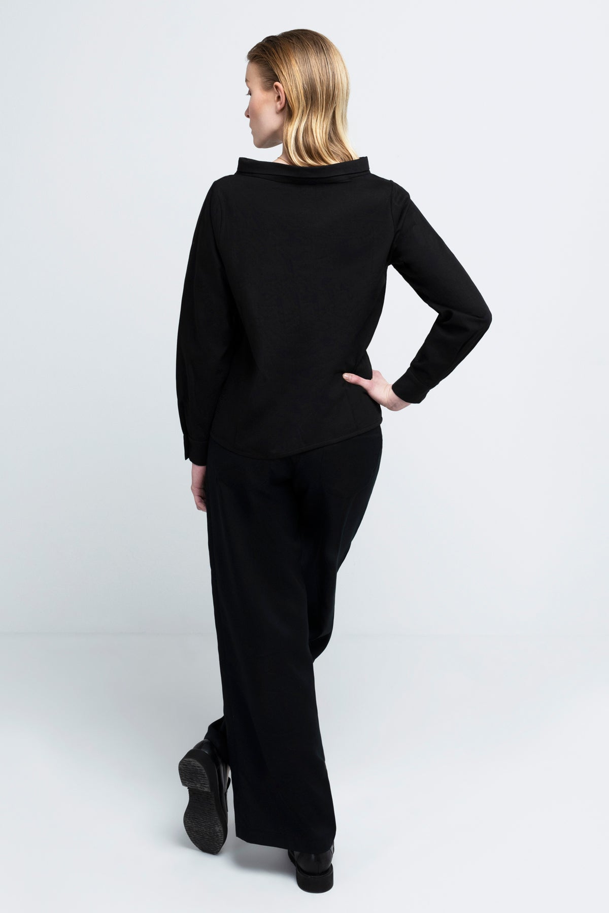 BLOUSE U-BOAT NECKLINE | cotton satin black