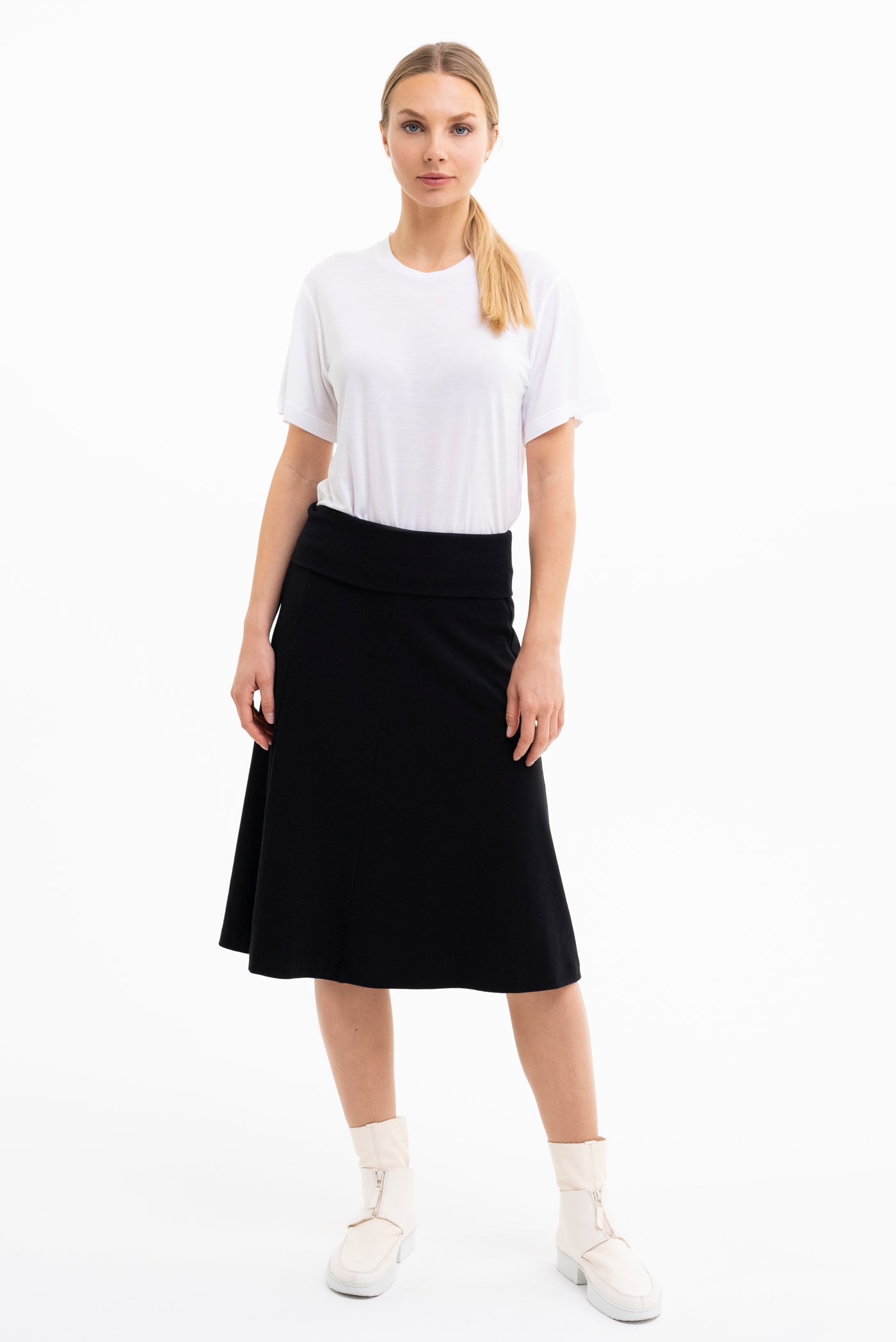 CREW NECK T-SHIRT | lyocell cream, black or white