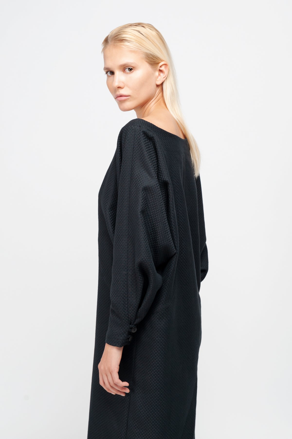 BATWING SLEEVE DRESS | cotton structure black