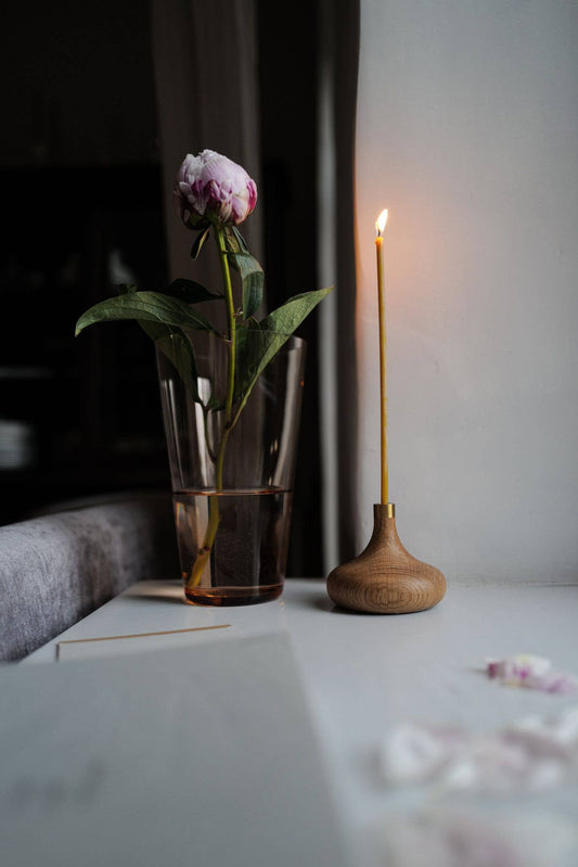 OAK CANDLE HOLDER | shiny brass socket