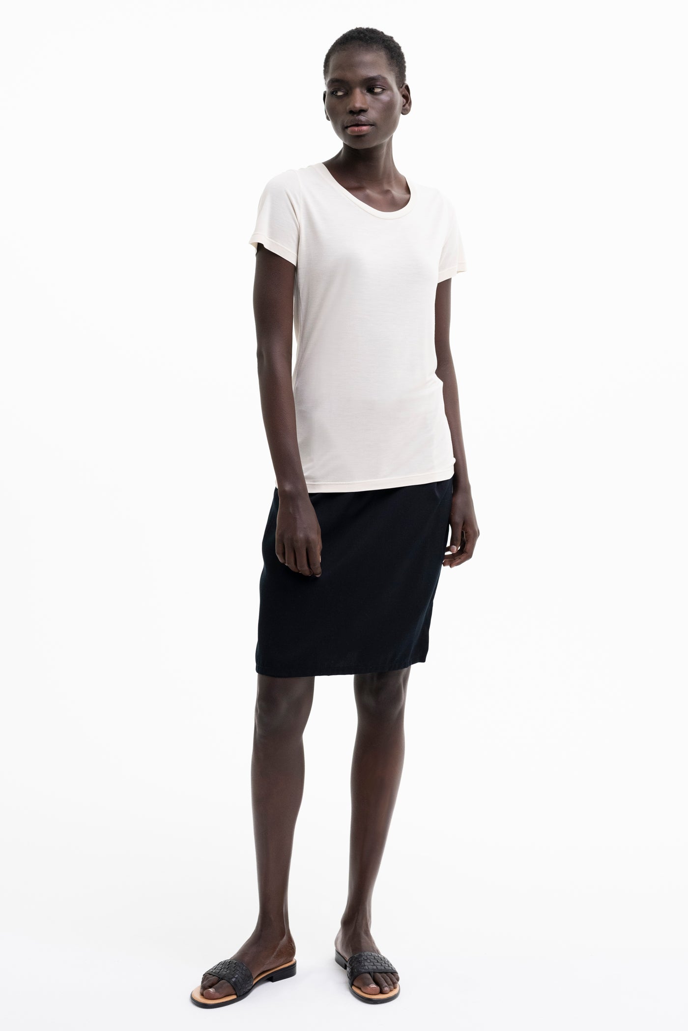 FITTED T-SHIRT | Tencel™ (Lyocell) cream, black or white