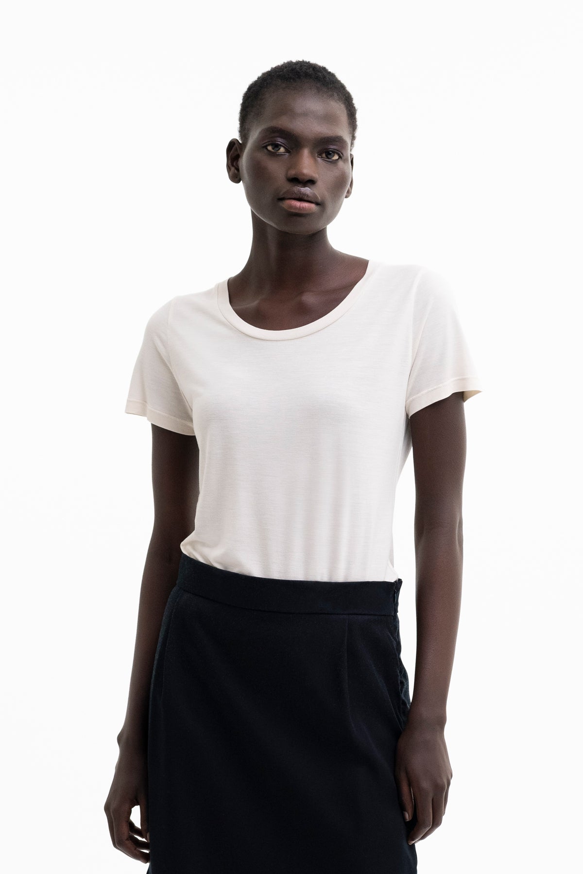 FITTED T-SHIRT | Tencel™ (Lyocell) cream, black or white